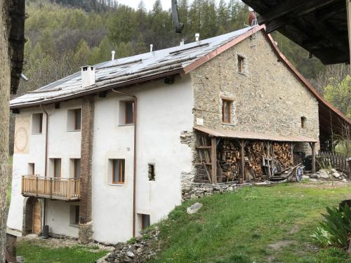 Oulx House | Experience Cicapuy: Rated 10/10, Pet-Friendly Retreat
