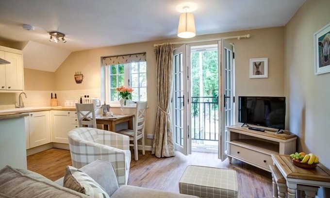 Burford Cottage | Cozy Cider Press: Romantic Cottage with Breakfast in Burford