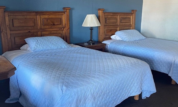 Amistad National Recreational Area Hotel | Discover Cielito Lindo Motel: Family-Friendly & Relaxing Spa