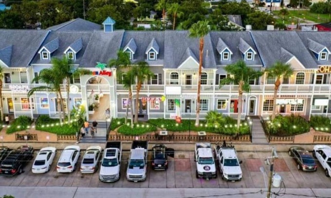 Clear Lake Shores House | Experience Cien: Kemah Boardwalk Escape with Free Bikes