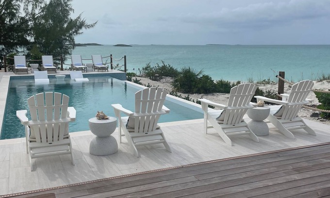 William's Town House | Exclusive Beachfront Villa with Private Pool & Ocean View