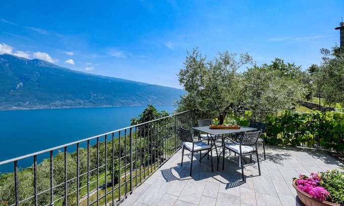 Tignale Apartment | Experience Ciliegia: Scenic Lake View with Family-Friendly Perks