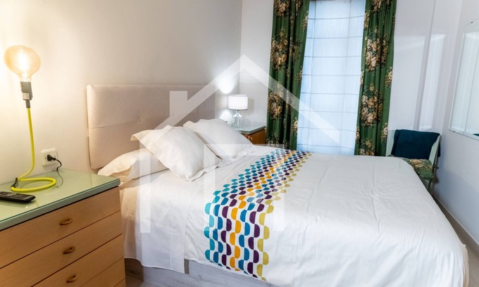 Old Town Apartment | Explore Cimadevilla 17 - Family-Friendly Stay in Oviedo