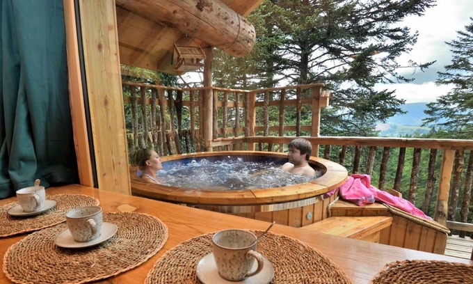 La Tour-dʼAuvergne Cabin | Discover Cimes du Sancy Lodge: Family-Friendly Retreat