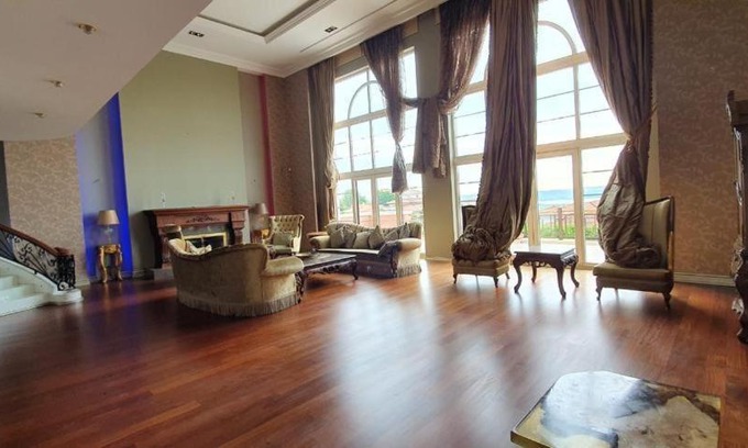 Avcilar Apartment | Experience Cinar: Family-Friendly with Pool and Pet Amenities