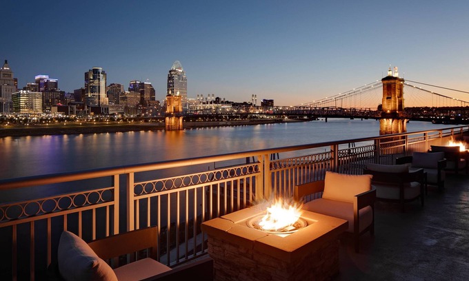 Covington Hotel | Unwind at Cincinnati Marriott with Pool and Spa Amenities