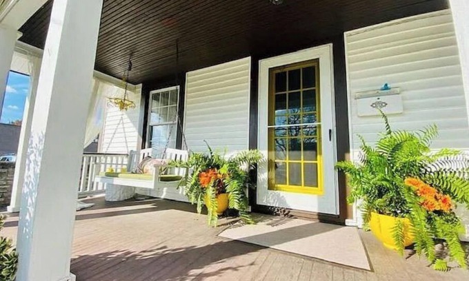 Wyoming Apartment | Relaxing Cincinnati Oasis with Hot Tub and Pool Access