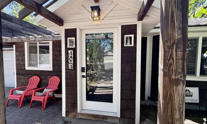 River West Cottage | Pet-Friendly Cinder Cone with Hot Tub & Gas Fireplace