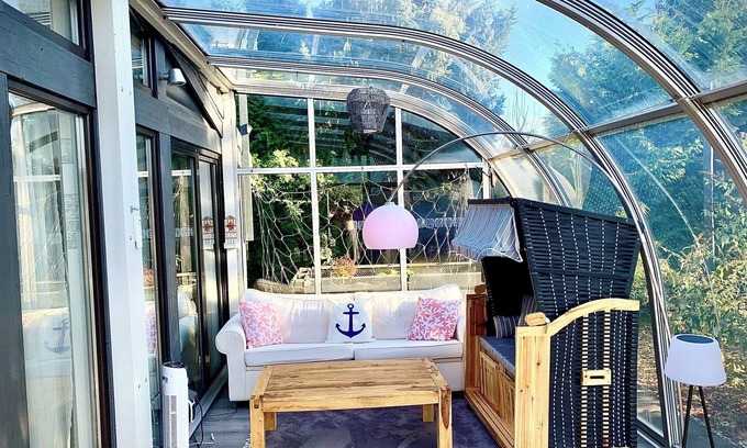 Sassenburg House | Cinderella Relax: Stylish vacation home with sauna, conservatory & close to the lake