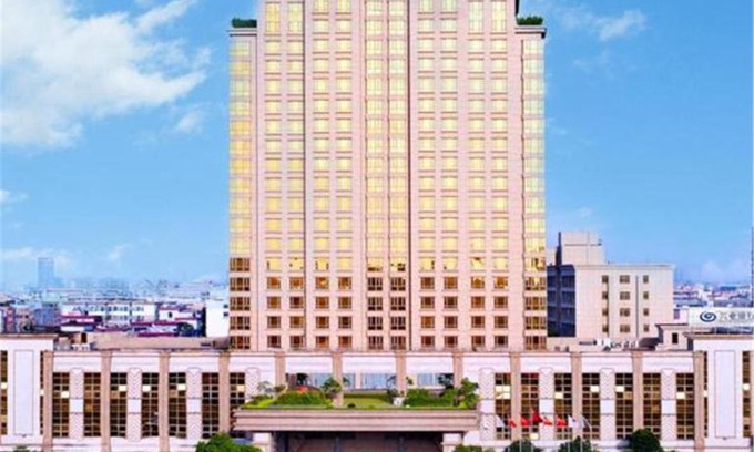Dongguan Hotel | Elegant Cinese Hotel Dongguan Shijie with Pool & Hot Tub