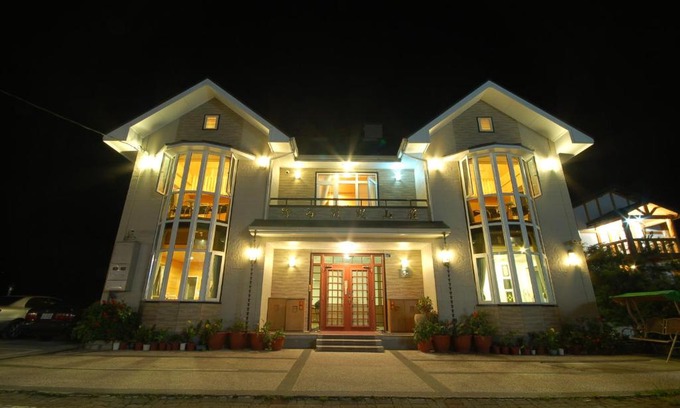 Ren'ai House | Family-Friendly CIngjing Farm Jenku Villa: A Relaxing Getaway