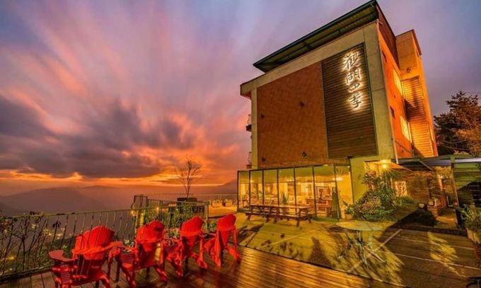 Ren'ai House | Discover Cingjing Four Seasons B&B: Family-Friendly Retreat