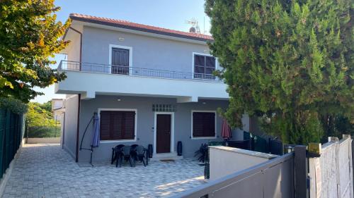 Marcelli Apartment | Oceanfront Cingohouse: 4-Star Family Stay Rated 9.8/10