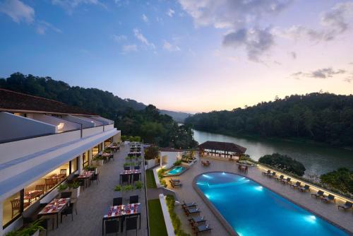 Kandy Hotel | Oceanfront Escape at Cinnamon Citadel Kandy - 4-Star Comfort