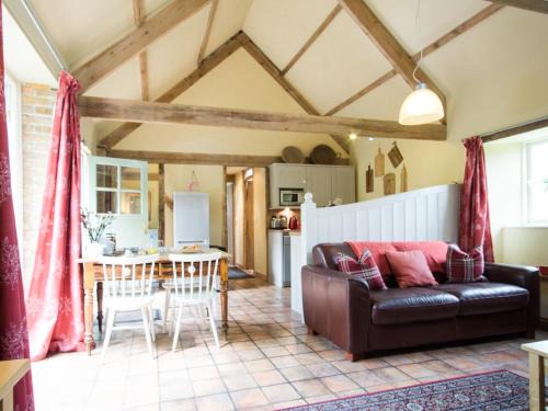 Dre-fach Felindre House | Experience Cinnamon Cottage: Pet-Friendly Family Retreat
