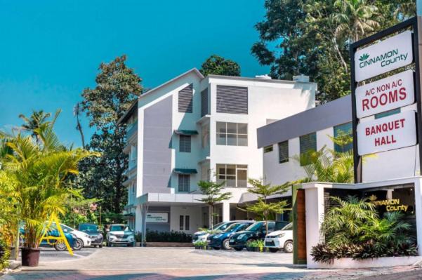 Thodupuzha Hotel | Welcoming Cinnamon County Residency - Family-Friendly Stay