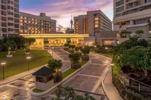Kollupitiya Hotel | Elegant Cinnamon Grand Colombo: Spa, Pool & Family-Friendly