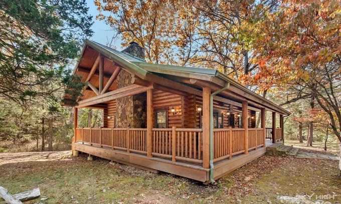 Eureka Springs Cabin | Unforgettable Cinnamon Valley - The Cattail with Spa & Hot Tub
