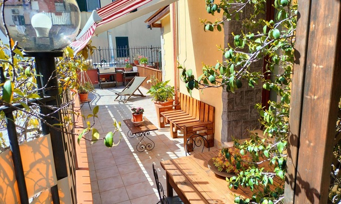 Arcola House | Experience Ocean Views at Geneva's Little House, Lerici