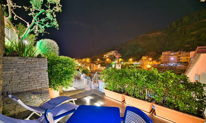 Riomaggiore Hotel | Relax at Cinqueterre Residence with Ocean Views & Spa
