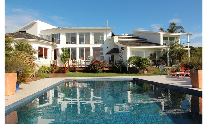 Chintsa Bed & Breakfast | Inviting Cintsa Lodge: Ocean Views & Poolside Relaxation