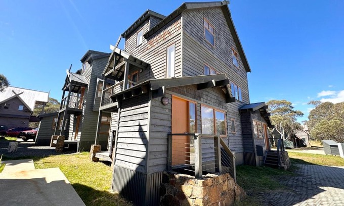 Dinner Plain House | Discover Cipressa: Pet-Friendly Retreat with Perfect Rating