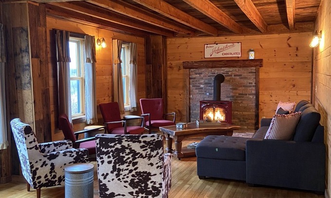 Richford Other | Renovated Vermont Farmhouse Near Jay Peak - 10/10 Rated Stay