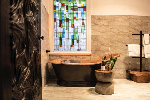 Albury Hotel | Elegant Circa 1928: Guest Rated 9.2 with Spa & Restaurant