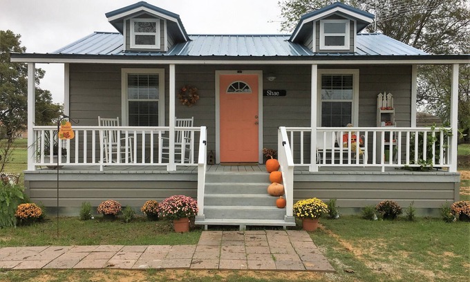 Grand Saline Cabin | Experience Circle P Cabins with Ocean Views and Breakfast