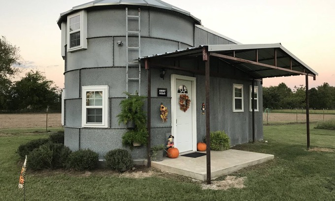Grand Saline Cabin | Discover Circle P Cabins - Perfect for First Monday Trade Days