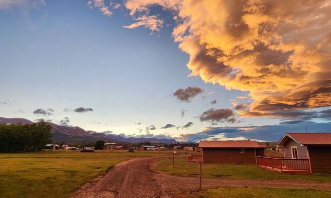 East Glacier Park Village Cabin | Circle R Cabin 5: Serene Private Ranch with Mountain Views