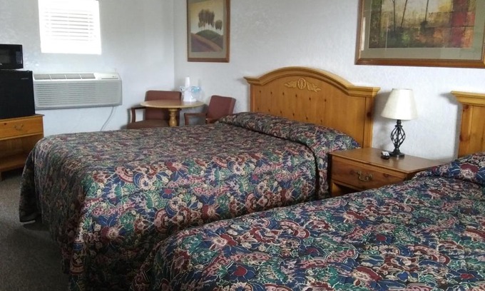 Gering Hotel | Convenient Circle S Lodge: Family and Pet Friendly Stays