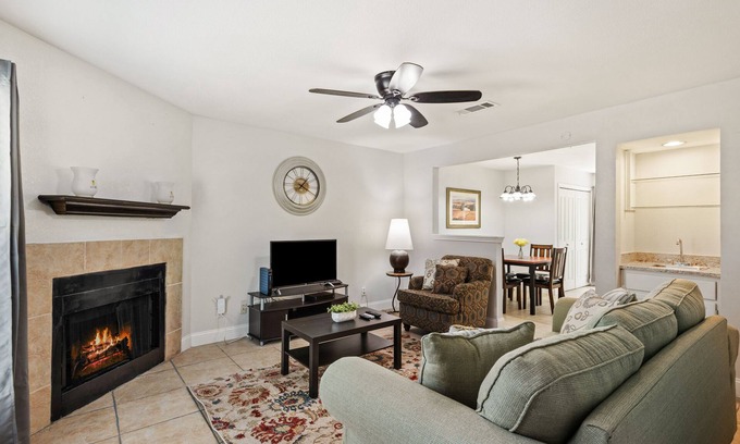 Sonesta West House | Convenient Circle Town Home Near Golf Course & Pet Friendly