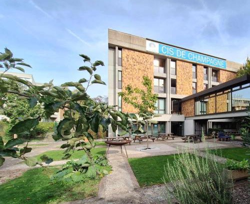 Courlancy Hotel | Discover CIS de Champagne - Ethic Etapes with Pool & Breakfast