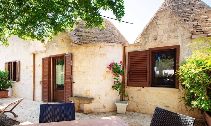 Cisternino House | Guest Rated 10/10: Trulli and Lamie Accommodation in Valle D'Itria