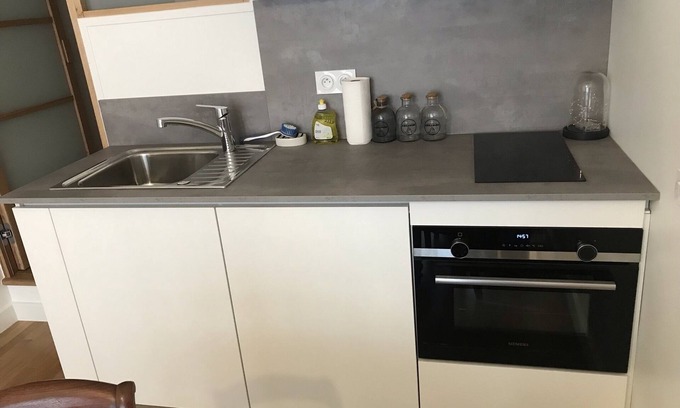 Parc-de-Montsouris Apartment | Discover Cité Internationale: Family-Friendly with Spa Access