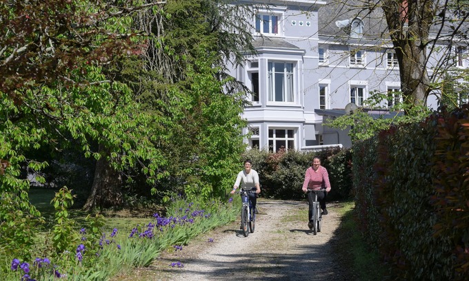 Villebois Hotel | Cozy Cit’Hôtel La Résidence: Child-Friendly & Breakfast Included