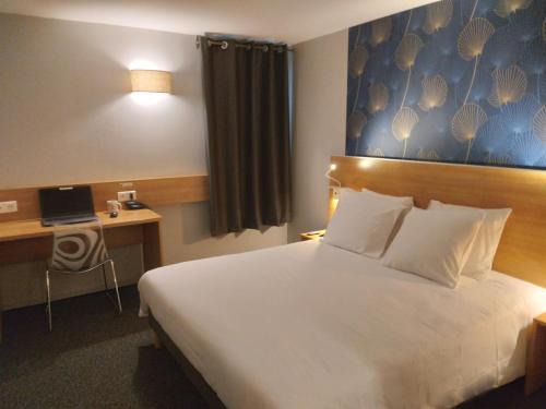 Saint-Jean-de-Vedas Hotel | Pet-Friendly Cit'Hotel Prime - Ocean View & Pool Access