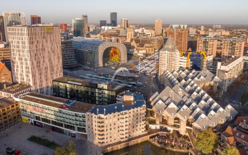 Stadsdriehoek Hotel | Stylish citizenM Rotterdam: 4-Star Hotel with Great Amenities