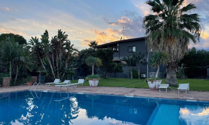 Archi Villa | Relaxing Citrus Hotel: Beachfront Oasis near Etna