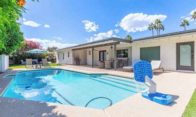 Raskin Estates House | Relax at Citrus Grove Retreat with Heated Pool & Putting Green