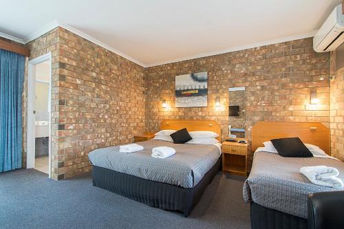 Renmark Hotel | Relax at Citrus Valley Motel with Pool & Breakfast Included