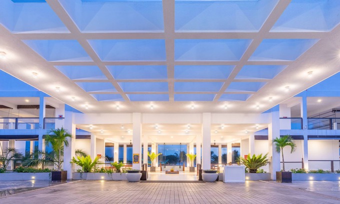 Wadduwa Hotel | Discover Citrus Waskaduwa: Family-Friendly & Poolside Retreat