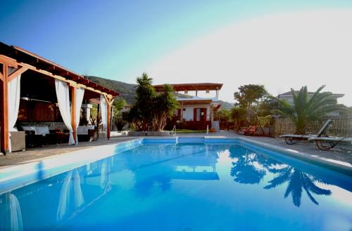 Asprovalta Villa | Discover Cittadella Asprovalta: Family-Friendly with Pool
