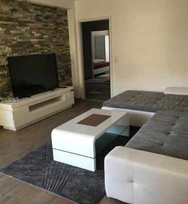Pfersee Apartment | Discover the City Apartment: Family-Friendly Stay Awaits!