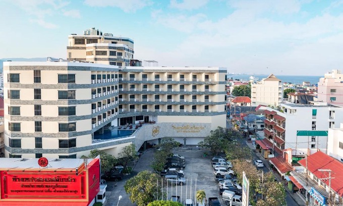 Hua Hin Resort | Ideal City Beach Resort with Pool and Family Amenities
