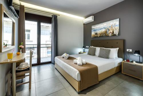 Chania Town Apartment | Oceanfront City Breeze Apartment with a 9.3 Guest Rating