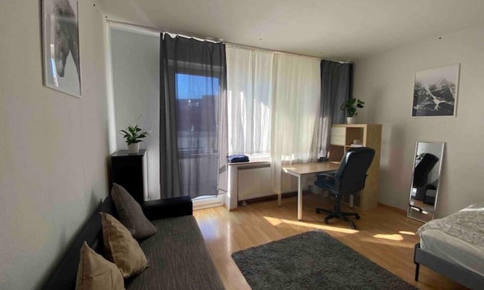 Mitte Apartment | Central Retreat with Balcony near Hauptbahnhof & Shopping