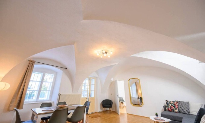 Modling Apartment | Explore City Center Mödling: Family-Friendly & Kitchen Ready