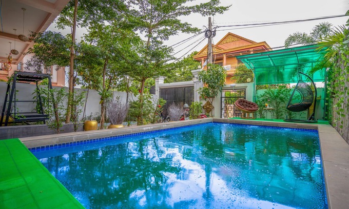 Siem Reap Bed & Breakfast | Central Stay with Pool and Breakfast Near Dining Options
